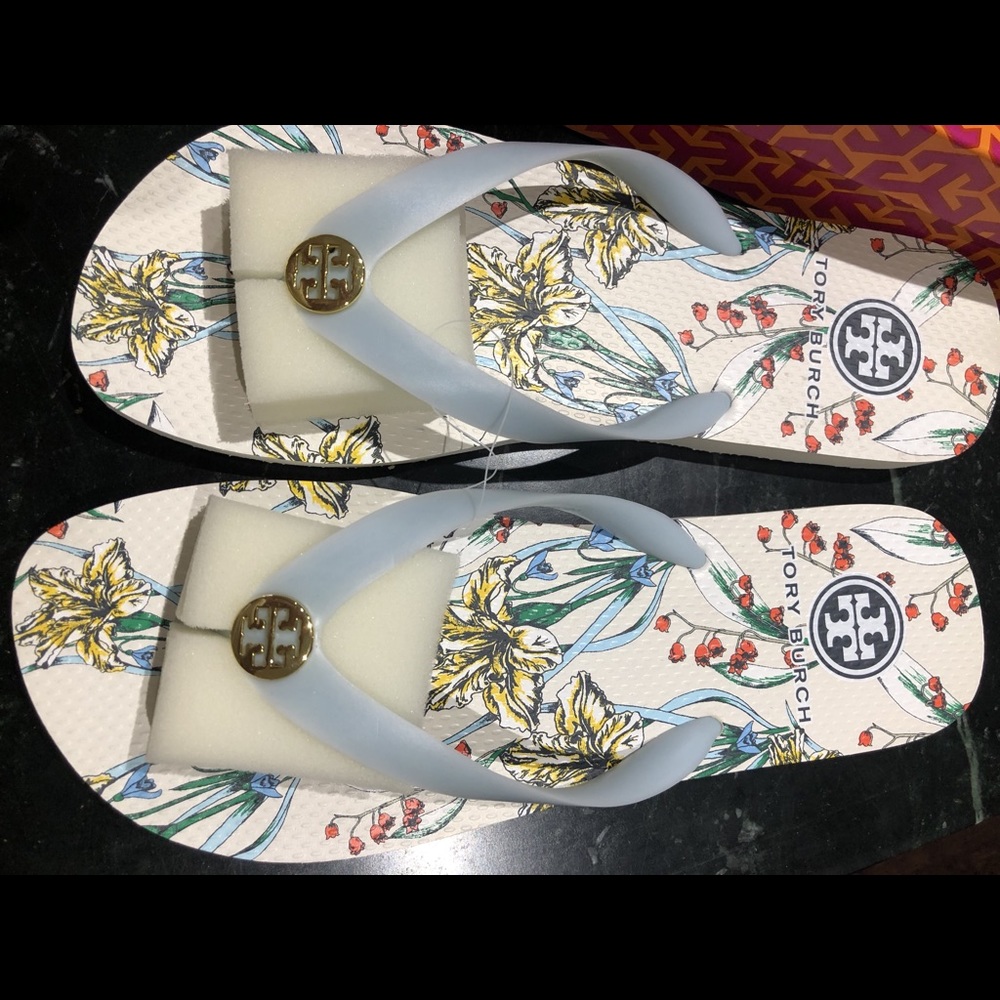Never worn Tory Burch Sandal